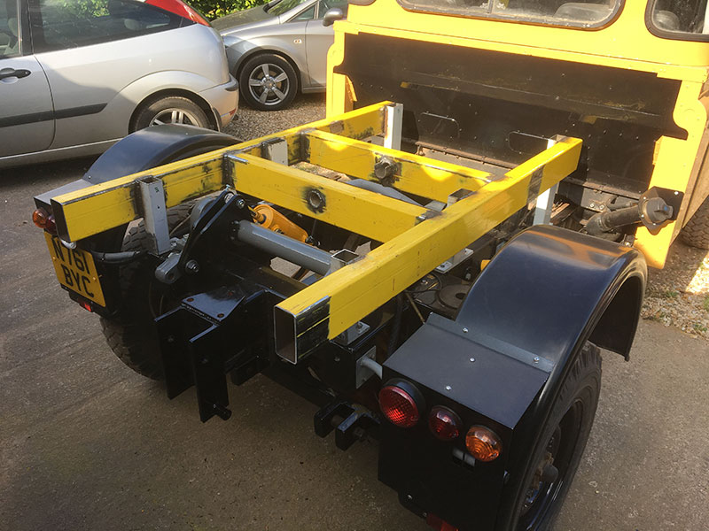 Tipper base frame on chassis